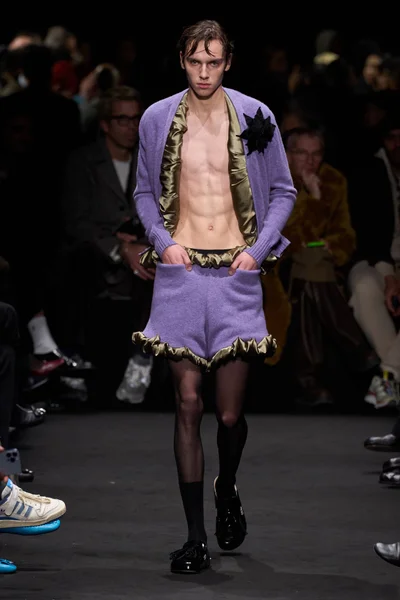Look 16